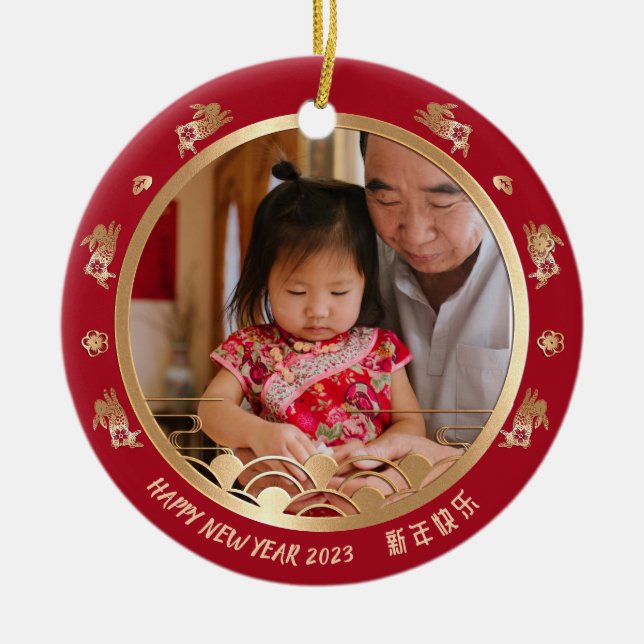 Chinesisches Neujahr 2023 mit elegantem Rot- und G Keramik Ornament (Vorne)