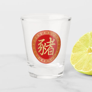 Chinesisches Symbol Jahr des Schweinerrot und des  Schnapsglas