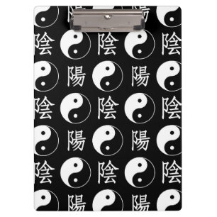 Chinesisches Textmuster für das Black Yinyang-Symb Klemmbrett