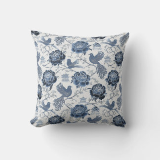 Chinoiserie Blue Floral Birds and Pagoda Design Kissen