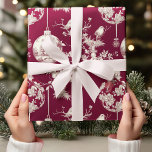 Chinoiserie Burgundy & White Christmas Ornament Geschenkpapier<br><div class="desc">Mit diesem eleganten Chinoiserie Burgundy & White Christmas Ornament Wrapping Paper stärken Sie Ihre Urlaubsgeschenkverpackung. Dieses elegante, von Toile de Jouy inspirierte Design mit aufwändigen, Vintagen Ornamenten in Bordeaux und knusprig Weiß besticht durch Luxus und zeitlosen Stil. Dieses Verpackungspapier ist ideal geeignet, um Ihren Weihnachtsgeschenken eine raffinierte Touch zu verleihen....</div>
