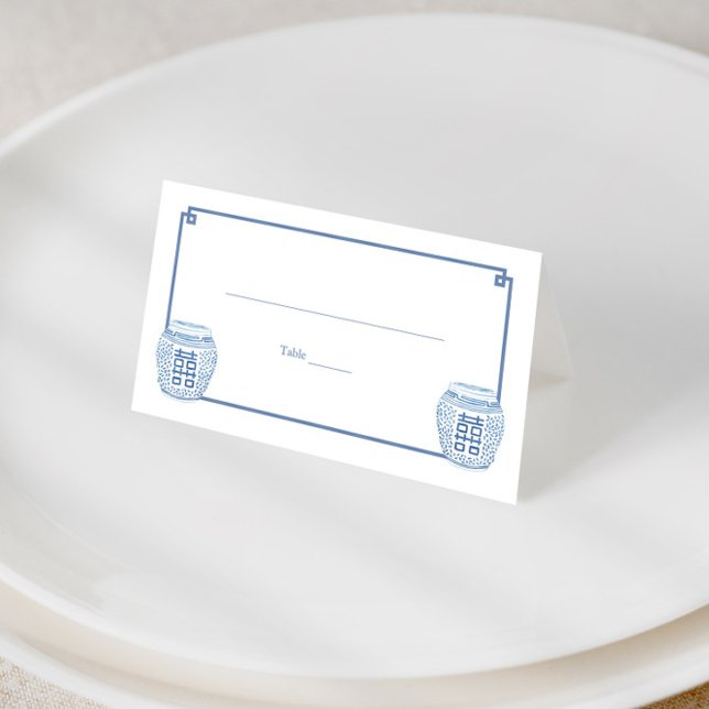 Chinoiserie Chic Blue and White Ginger Jar Wedding Platzkarte (Simple blue and white Ginger jars with blue greek key border wedding shower place cards)