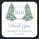 Chinoiserie Chic Christmas Tree Wedding Logo Gefal Quadratischer Aufkleber<br><div class="desc">Dieses klassische Dankeschön- oder Willkommensticker-Design eignet sich perfekt für eine schicke Weihnachtsfeier und bietet ein schlichtes und elegantes Wappen-Monogramm mit einem stilisierten Weihnachtsbaum auf jeder Seite. Der Baum ist mit blauen und weißen Chinoiserie Baubles dekoriert. Die Aquarellelemente wurden von Ihnen in Aquarellfarben auf 100% Baumwollpapier handgemalt und in digitaler Form...</div>
