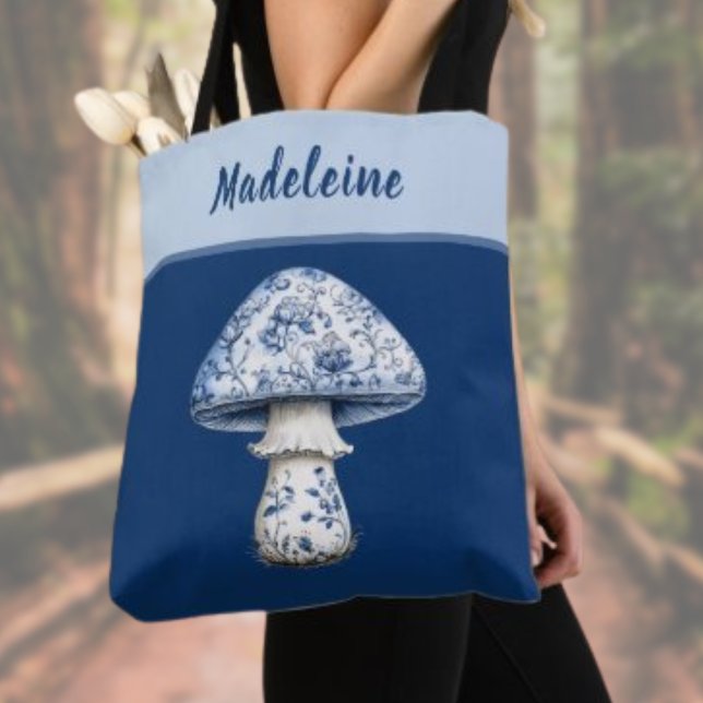 Chinoiserie Mushroom iBlue White on Navy Monogram  Tasche (Von Creator hochgeladen)