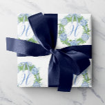 Chinoiserie Wreath Christmas Monogram Geschenkpapier<br><div class="desc">PreppyPrint.com - Feiern Sie Weihnachten im Stil! Fügen Sie dem Packpapier Ihre personalisierte Touch hinzu. Übertragen Sie dieses Design auch auf die Produkte Ihrer Wahl! Bitte besuchen Sie meinen Designer-Shop,  PreppyPrint.com,  um die Dinge zu koordinieren. Decken Sie das Foto-Image von rawpixel.com.</div>