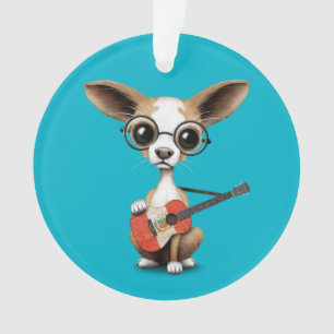 Chiot de chiwawa jouant la guitare péruvienne de