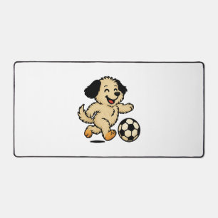 Chiot jouant au football