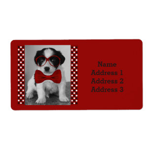 Chiot mignon avec Bow rouge et Étiquette de adress