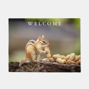 Chipmunk, der eine Erdnuss isst Fußmatte