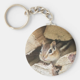 Chipmunk in einem Holzstapel Schlüsselanhänger