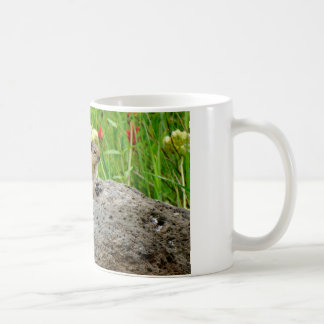 Chipmunks und Wildblumen Kaffeetasse