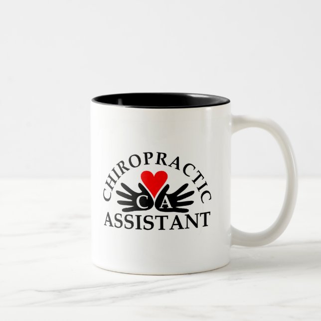 Chiropractic Assistant (Herz-in-Hands-Logo) Zweifarbige Tasse (Rechts)