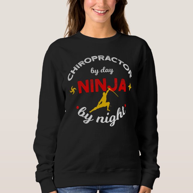 Chiropraktor bei Tag Ninja bei Nacht Sweatshirt (Vorderseite)