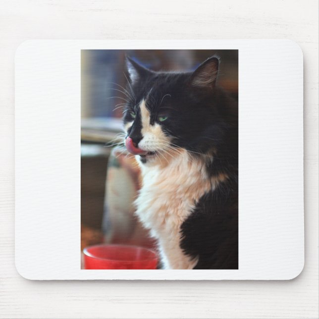 Chloe Licks Mousepad (Vorne)