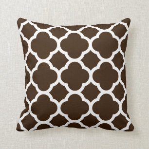 Chocolatebraun-weißes Quatrefoil-Muster Kissen