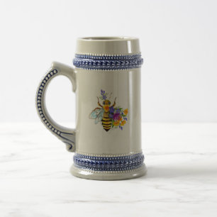 Chope À Bière Abeille à fleurs avec plantes sauvages