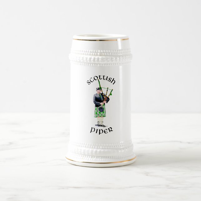 Chope À Bière Bagpiper de gentillesse dans Green Kilt (Centre)