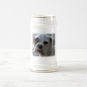 Chope À Bière Bière Stein de chien de boxeur observée par noir
