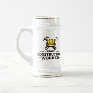 Chope à bière de travailleur du bâtiment fier