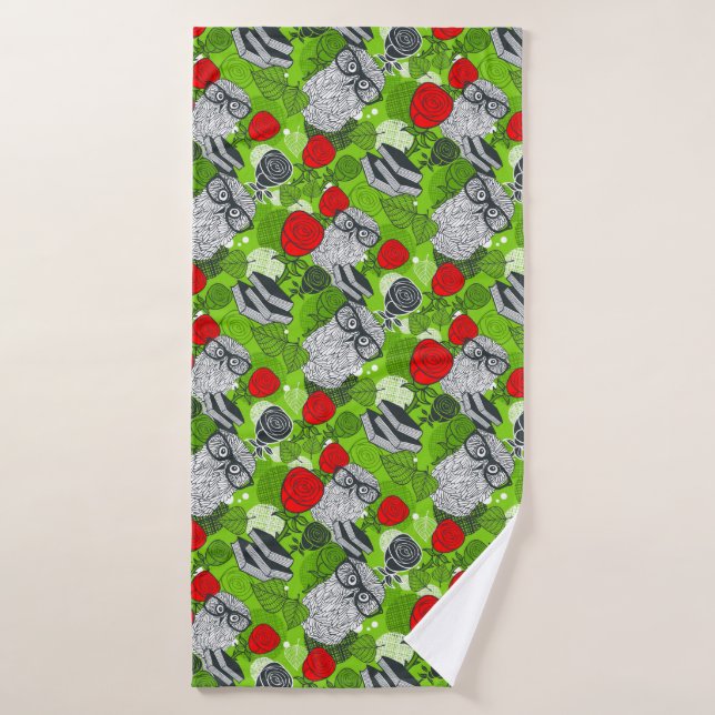 Chouette en roses rouges (Serviette de bain)
