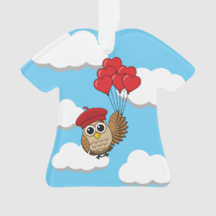 Chouette mignonne volant avec des ballons de coeur