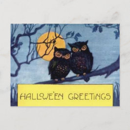 Chouettes dans une carte postale Halloween en arbr
