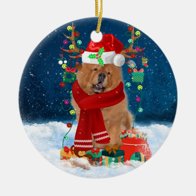 Chow Chow Hund im Schnee mit Weihnachtsgeschenke Keramik Ornament (Vorne)