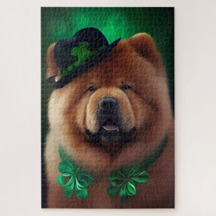 Chow Chow Hund im St. Patrick's Day Kleid