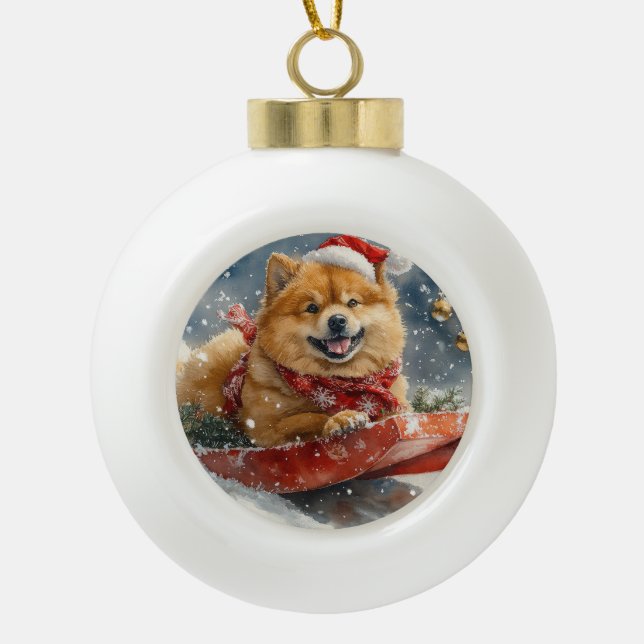 Chow Chow Hund in Sledge Lass es Schnee Weihnachte Keramik Kugel-Ornament (Vorderseite)