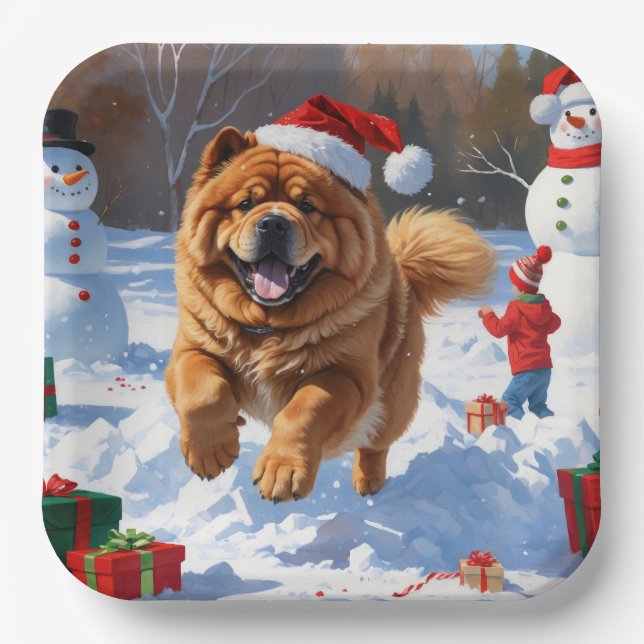 Chow Chow läuft im Schnee mit Weihnachtsmütze Pappteller (Vorderseite)