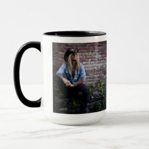 Chris Caffery sitzt von Brick Wall Tasse