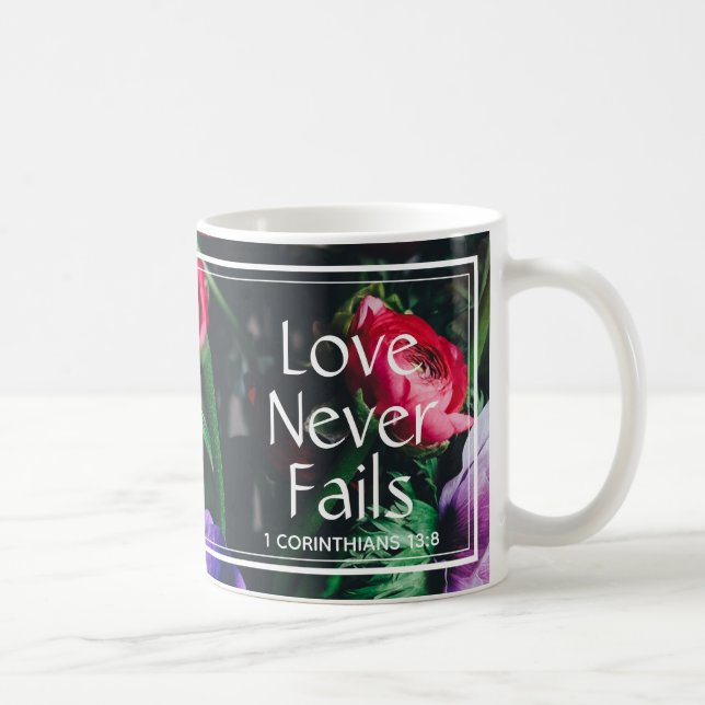 Christliche florale Valentine-LIEBE NIEMALS VERSAG Kaffeetasse (Rechts)