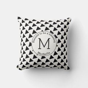 Christliche Schwarz-weiße Dreiecke Monogramm BLESS Kissen