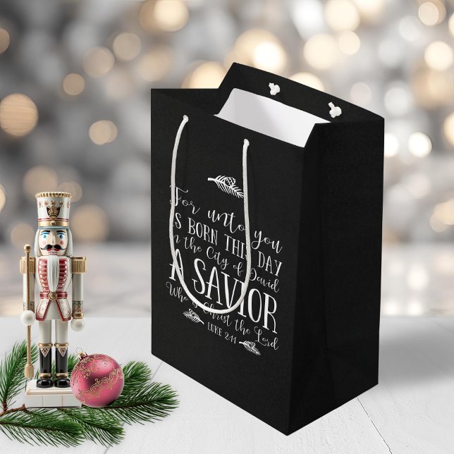 Christliche Weihnachtsverse Typografie Mittlere Geschenktüte (Christian Christmas Verse Typography Chalkboard Medium Gift Bag)