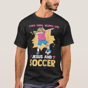 Christlicher Fußballspieler Dieses Mädchen läuft a T-Shirt