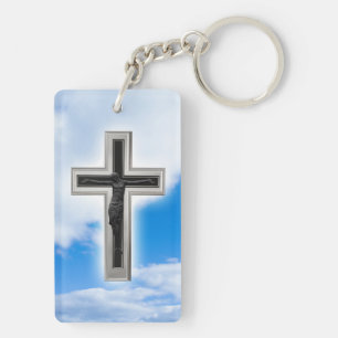 Christliches Kreuz im blauen Himmelshintergrund Schlüsselanhänger