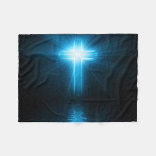 Christliches Kreuz im blauen Licht Fleecedecke
