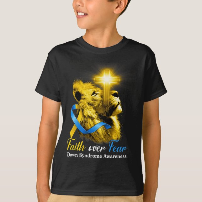 Christliches Löwenkreuzgedanken über Angst-nunter- T-Shirt (Vorderseite)