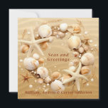 Christmas Beach Tropical Seashells Starfish Feiertagskarte<br><div class="desc">Hübscher Weihnachtskranz mit Starfish Seashells und Algen auf einem Sandstrand. Für die Glücklichen,  die sich nicht mit Schnee befassen müssen und im Winter zum Strand gehen können. #generativecontent</div>