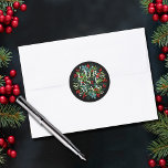 CHRISTMAS Berries Greenerity Black Runder Aufkleber<br><div class="desc">Kleine runde Aufkleber tragen das Wort CHRISTMAS bei Blätter und Beeren auf schwarzem Hintergrund (oder in beliebiger Farbe),  elegant für Umschlag Aufkleber,  Gastgeschenke oder Weihnachtsfeiertage. PASSENDE Artikel in unserer Sammlung.</div>