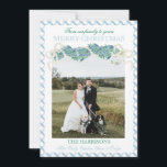 Christmas Blue Gingham Garland Ein Foto Vintag Feiertagskarte<br><div class="desc">Watercolor Christmas Blue Gingham Foliage Ein Foto Vintage Urlaubskarte. Diese wunderschöne Weihnachtsfoto-Karte bietet eine Weihnachtsgarage in Aquarellfarben mit weißen Bögen und Rahmen für ein Foto. Es ist perfekt,  wenn Sie eine klassische,  südliche,  großtausendjährige Weihnachtskarte suchen. Melden Sie mich für notwendige Anpassungen oder Matching-Elemente:)</div>