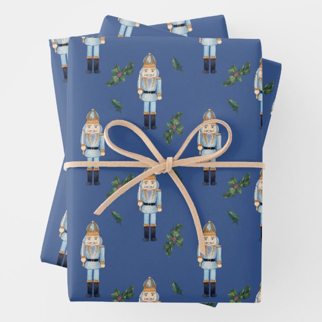 Christmas Blue Nutcracker und Holly Berry Branches Geschenkpapier Set (Beispiel)