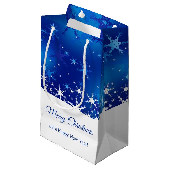 Christmas Blue Winter Snowflakes Kleine Geschenktüte (Vorderseite Schrägansicht)