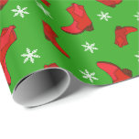 Christmas Cowboy Boots Country Western Gemustert Geschenkpapier<br><div class="desc">Funky Weihnachtsgeschenkpackung mit einem roten Cowboystiefel und Schneeflocken-Muster auf Grün</div>