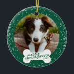Christmas Cute Green Sparkly Pet Dog Photo Keramik Ornament<br><div class="desc">Personalized Pet Dog Photo Christmas Round Ornament template you can custom design with a photo of your dog or puppy with funny and cute "Merry ChristMUTTS" and  year on a festive green round ceramic printed ornament with silver glitter sparkle printed design.</div>