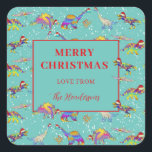 Christmas Dinosaurier Muster fügen Familienname Quadratischer Aufkleber<br><div class="desc">Ein altmodisches Weihnachtsfest got mit diesen prähistorischen personalisierten Geschenkstickern noch viel mehr Spaß. Fügen Sie Ihre Namen und Grüße zu diesem niedlichen lustigen lustigen bunte T Rex, velociraptor, stegosaurus, pterodactyl, triceratops, brachiosaurus und brontosaurus in Weihnachtsmannmützen genießen den Schnee. Ein Paläontologiefest für Kinder und Erwachsene Dinosaurier-Liebhaber und das perfekte Weihnachten Dinosaurier-Design,...</div>