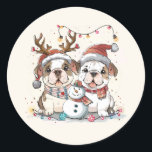 Christmas English Bulldogs Runder Aufkleber<br><div class="desc">Niedliche Abbildung von englischen Bulldogs ready for Christmas. Ideal für Hundeliebhaber und Hundeeltern während der Ferienzeit.</div>