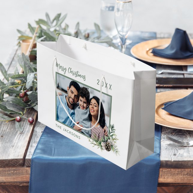 Christmas family foto white cone pine name große geschenktüte (Von Creator hochgeladen)