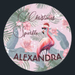 Christmas Flamingo Tropical Personal Runder Aufkleber<br><div class="desc">Custom Personalisierter Weihnachtsgrüßen - Ein tropischer Weihnachtssparkle Bereit für ein tropisches Weihnachtsfest mit ein wenig Funkeln mit diesem einzigartigen Tropical Christmas Sparkle Aufkleber mit einem Weihnachtsbrenner in einer Weihnachtsmannmütze. Machen Sie sie zu sich selbst, fügen Sie Ihren Namen hinzu, ändern Sie den Gruß zu Ihrem eigenen oder verlassen, wie es...</div>