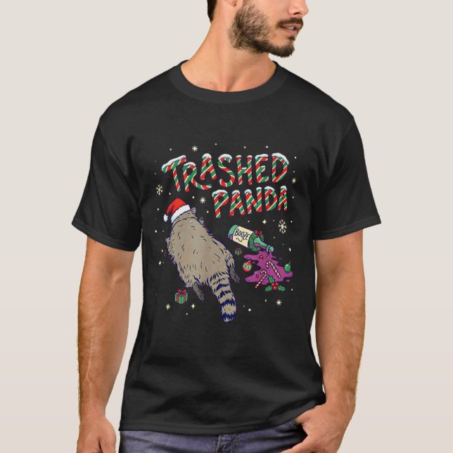 Christmas Funny Trashed Panda Racoon Gets Drunk Xm T-Shirt (Vorderseite)